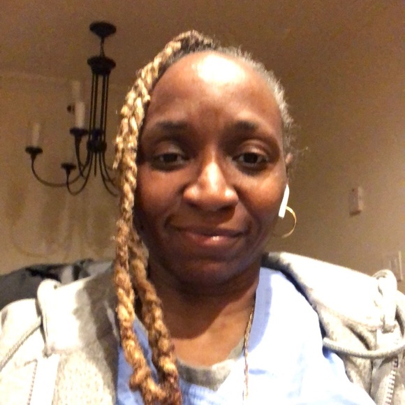 Meet your Posher, Cindy - Picture 1 of 1